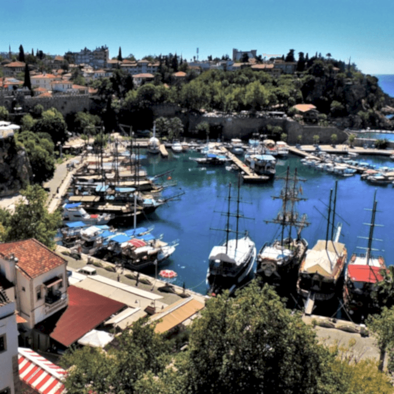 Antalya Kaleiçi’nde Tarih ve Aşkın Buluşması: Unutulmaz Bir Evlilik Teklifi